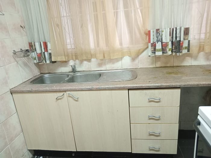 Spacious 3-bedroom apartment with balcony and garden in Benoni Central, To Rent.