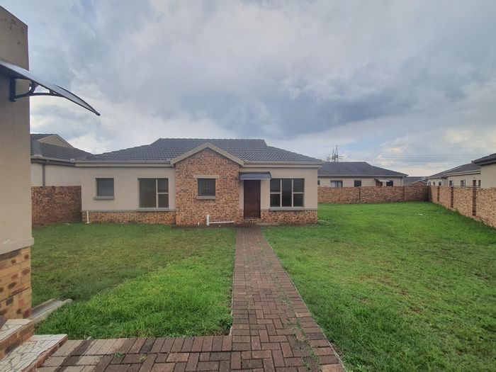3-Bedroom House To Rent in Witbank Ext 10 with double garage and secure yard.
