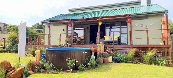 House for Sale in Vaal Marina Central: 2 bedrooms, splash pool, solar power, security.