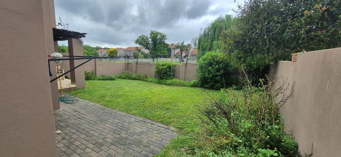 To Rent: 2-Bedroom Townhouse in Vorna Valley with garden, garage, and pool access.