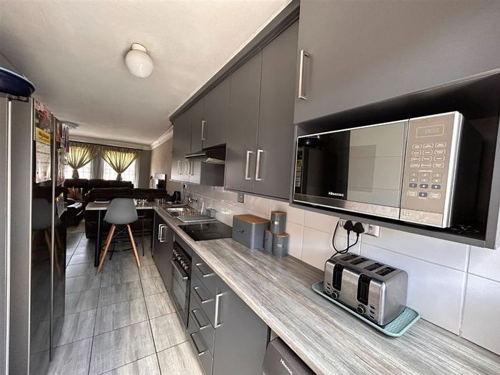 For Sale: Townhouse in Birchleigh North with 3 bedrooms, guest loo, and carports.