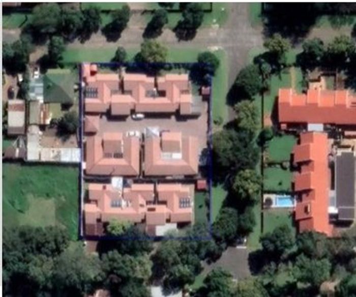 Boksburg North Townhouse For Sale: 2 beds, lock-up garage, private backyard.