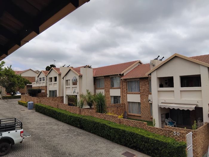 Celtisdal Apartment For Sale: 2 Bedrooms, braai area, near Mall@Reds.