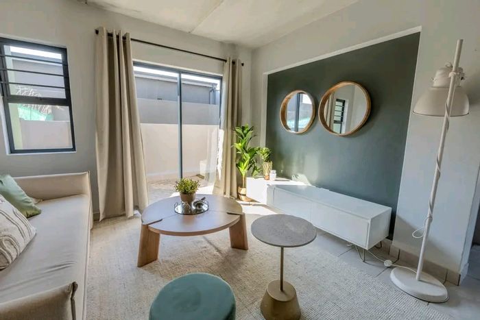 Heuweloord Apartment For Sale: 2 Beds, 1 Bath, Security, Playground, High ROI.