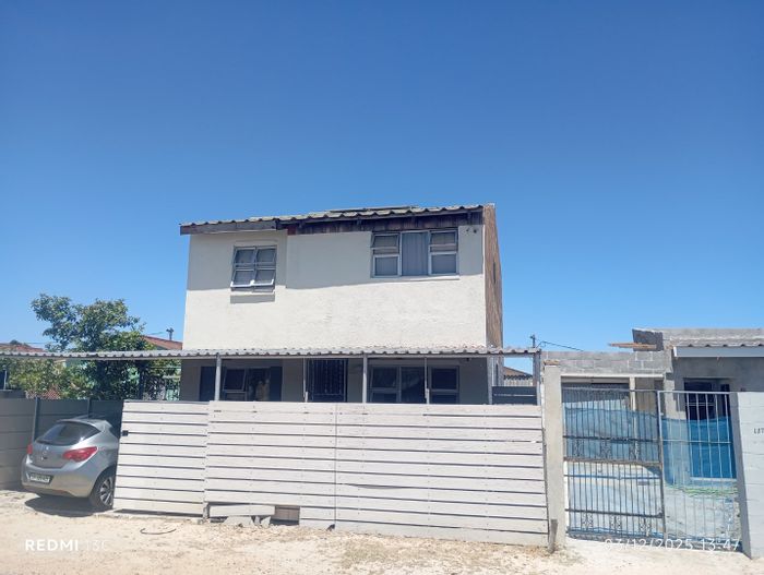 For Sale: 5-bedroom house in Belhar, ideal student accommodation near shuttle services.