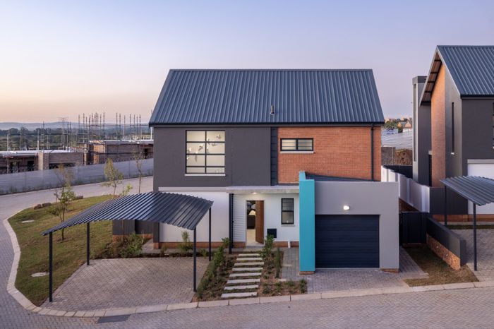 For Sale: House in Rooihuiskraal North with 3 beds, security, and private garden.