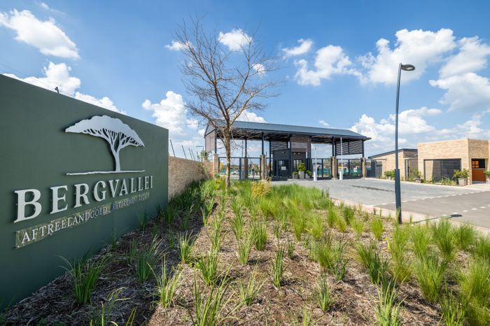 House for Sale in Montana Tuine: Active lifestyle, 24-hour care, secure living.