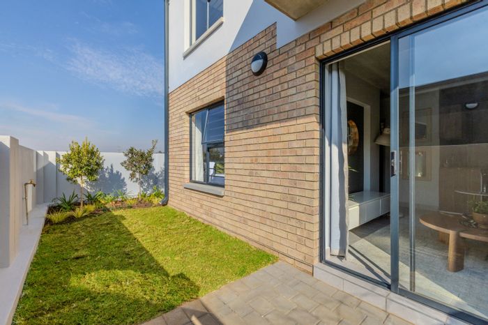 Heuweloord Apartment For Sale: 2 beds, garden, parking, Airbnb-friendly, secure estate.