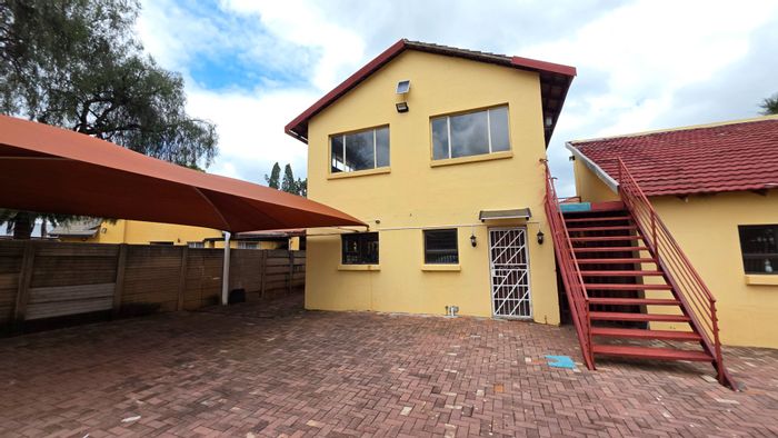 Erasmia Apartment To Rent: 2 bedrooms, prepaid utilities, parking, near amenities.