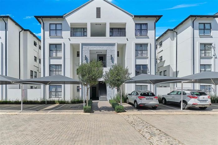 1 Bedroom Apartment For Sale in Petervale: Gym, Pool, Lifestyle Centre, Secure Parking.