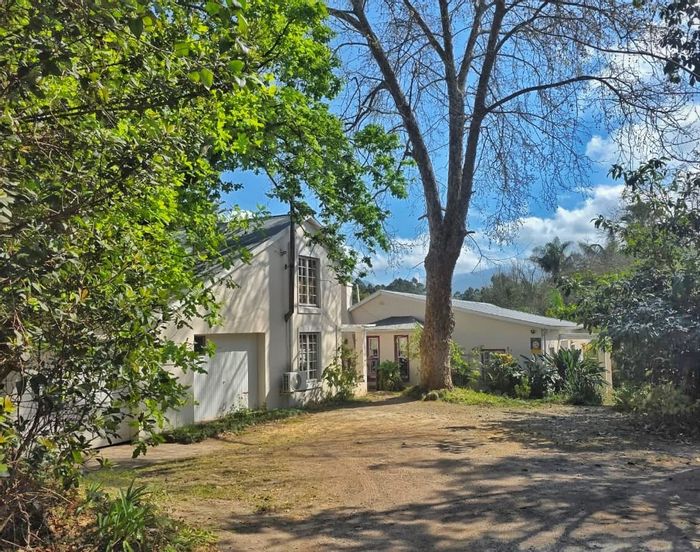 Versatile 5-bedroom house in Heatherlands, ideal for dual-living and investment. For Sale.