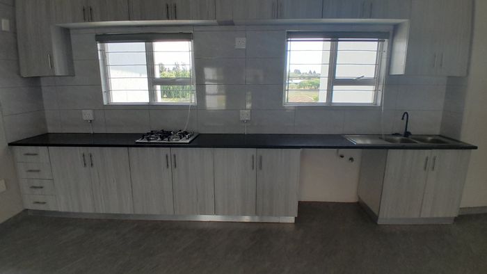 Glen Austin AH Apartment To Rent: 2 Bedrooms, pool, garden, uncapped internet included.