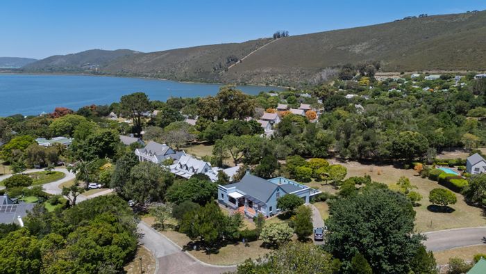 Spacious 6-bedroom house with pool, garden, and park access in Belvedere Estate. For Sale.