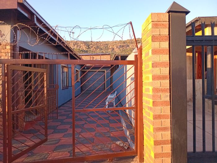 To Rent: House in Mamelodi East with 2 bedrooms, garage, and spacious yard.