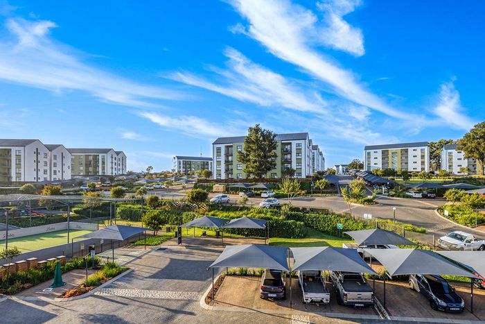 2-Bedroom Apartment in Comet To Rent with Gym, Balcony, and Lifestyle Centre Access.