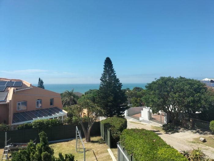 Forest Downs Apartment To Rent: Sea views, Netflix, secure parking, and weekly service.