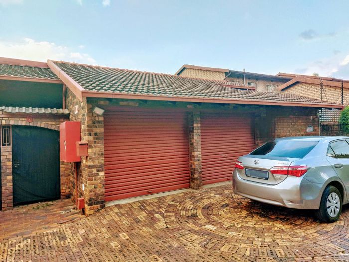 4-Bedroom Townhouse in Windsor East with garden, patio, and double garage To Rent.