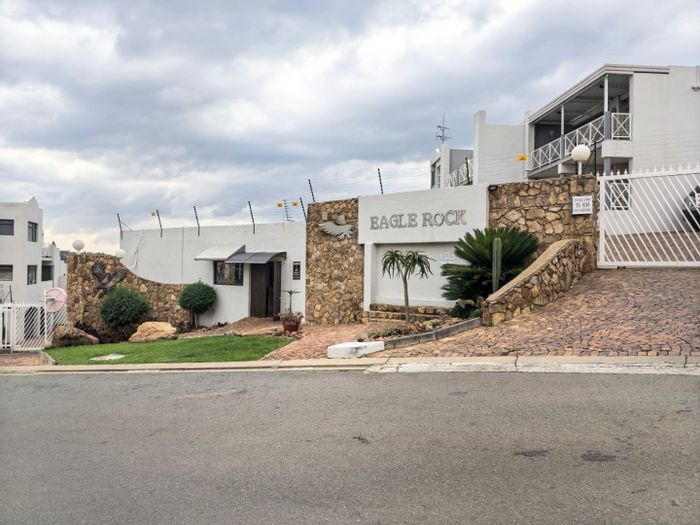 Northcliff Apartment For Sale: 2 Bedrooms, Pool, Balcony with Views, Secure Complex.