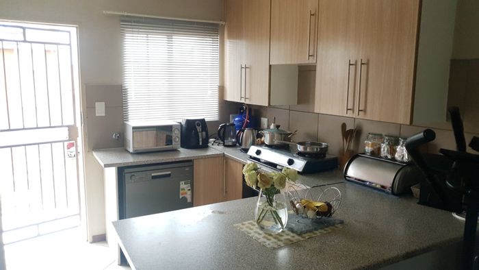 For Sale: 2-Bedroom Apartment in Monavoni with Security, Parking, and Fibre Connectivity.