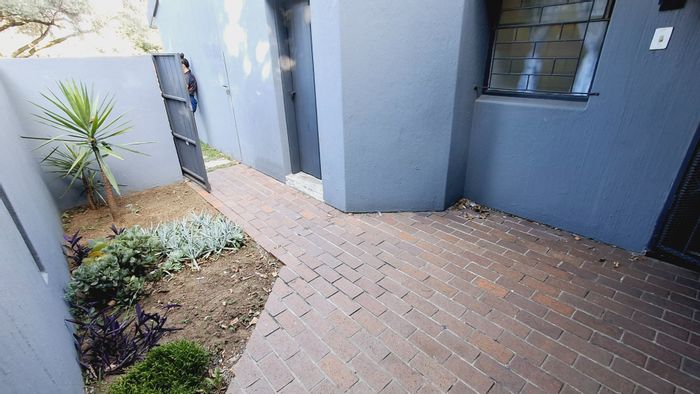 Townhouse For Sale in Sasolburg Central: 2 Bedrooms, garage, private courtyard, convenient location.