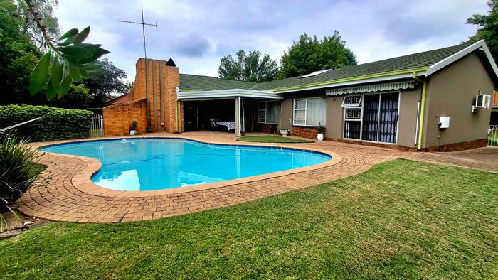 For Sale: Spacious House in Sasolburg Ext 23 with solar system, pool, and security.