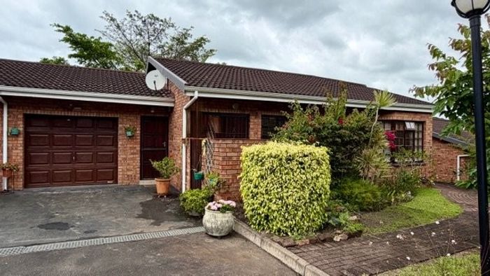 For Sale: Townhouse in Margate Central, 2 beds, pool, gym, secure estate living.