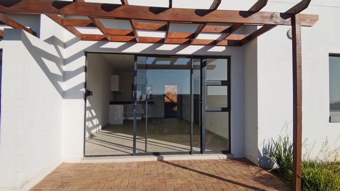 2-Bedroom Apartment To Rent in Hilton Central with prepaid electricity and scenic views.