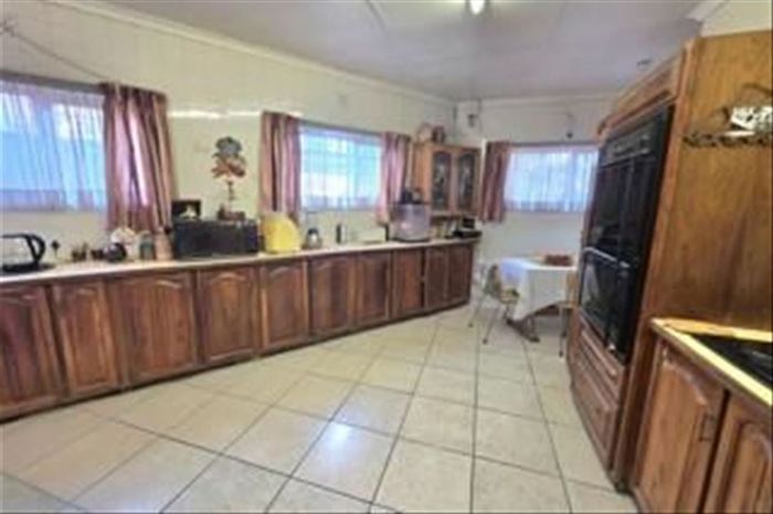 Spacious Sunward Park house with pool, study, and ample parking for sale.