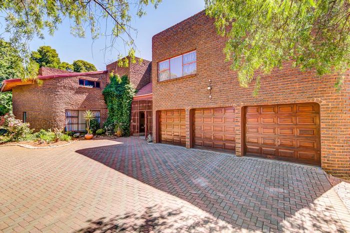 Commercial Property For Sale in Kempton Park AH with ample space and income potential.