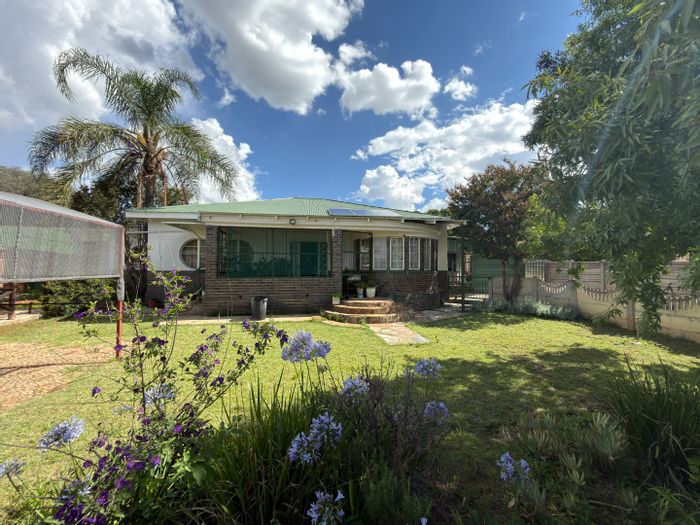 Freemanville House For Sale: 3 beds, large yard, garage, and flat.