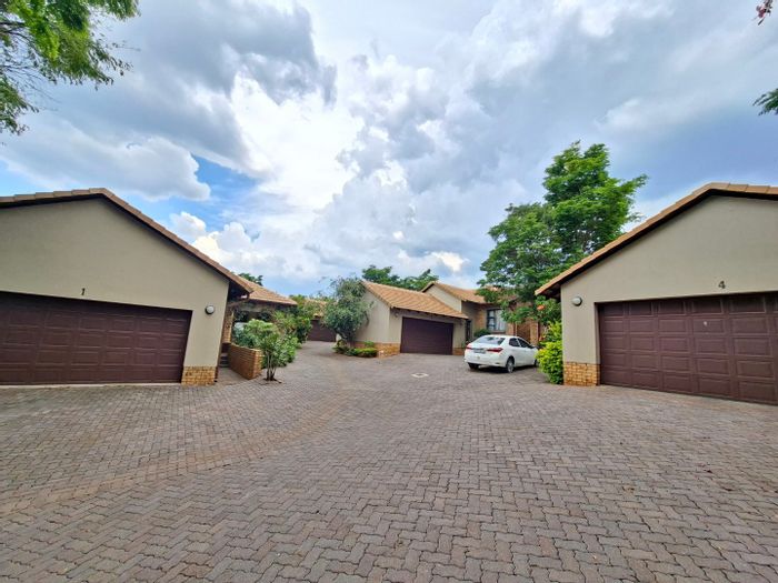 House for Sale in The Wilds: 3 beds, garden, braai area, double garage.
