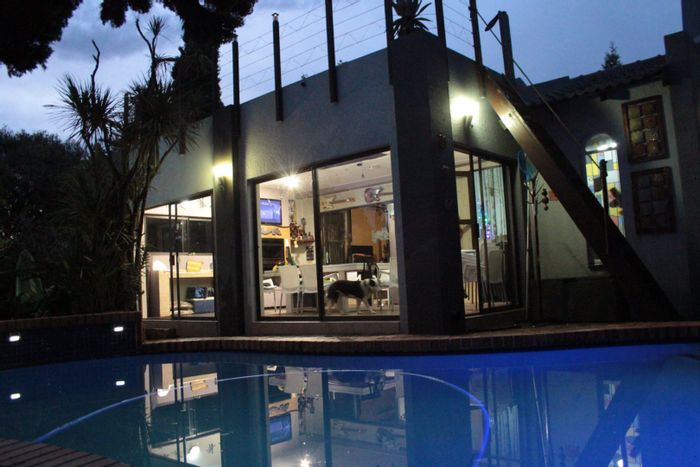 For Sale: Weltevreden Park House with pool, flat/studio, and spacious garden.