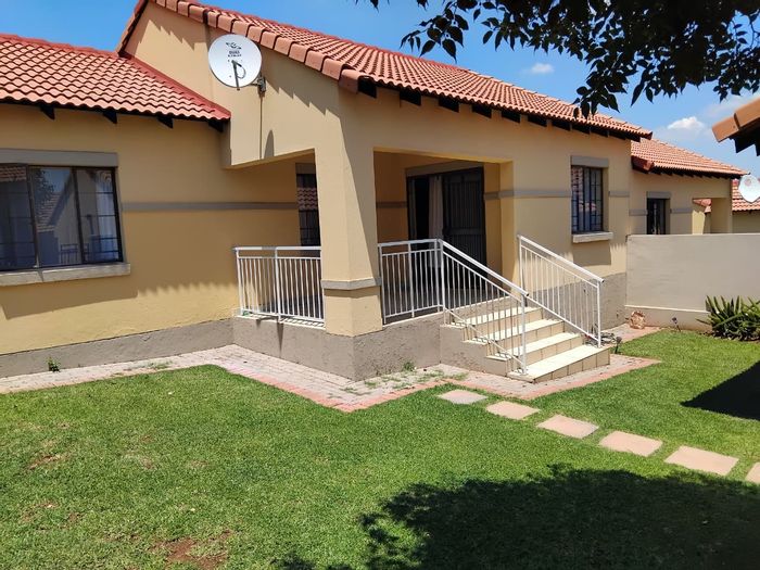 For Sale: Apartment in Mooikloof Ridge with 3 bedrooms, clubhouse, and security.