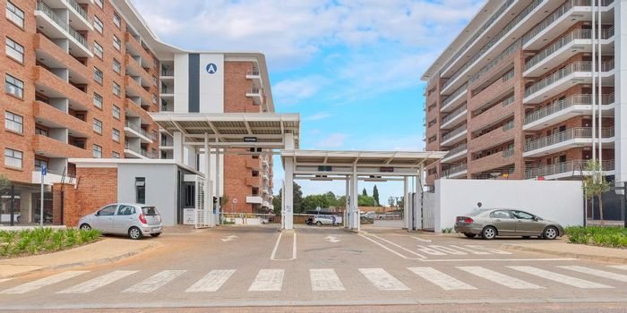 Die Hoewes Apartment To Rent: 2 Bed, pool, gym, near Gautrain & mall.