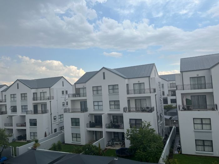 For Sale: 3-Bedroom Apartment in Greenstone Ridge with Lifestyle Centre amenities.