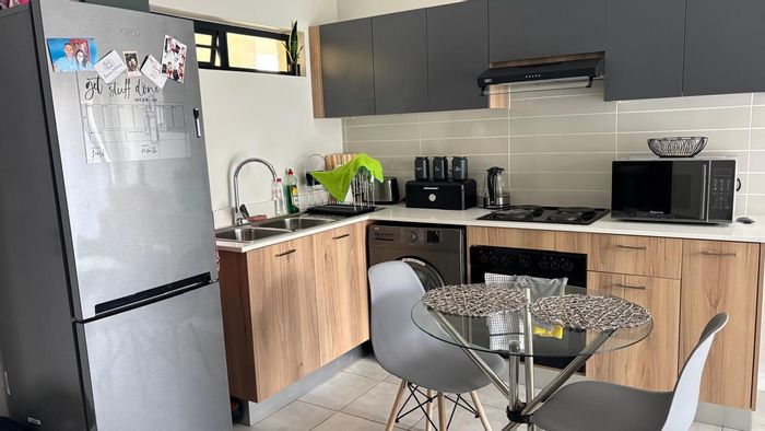 1-Bedroom Apartment in Comet To Rent: Furnished, prepaid utilities, fibre-ready, lifestyle centre.