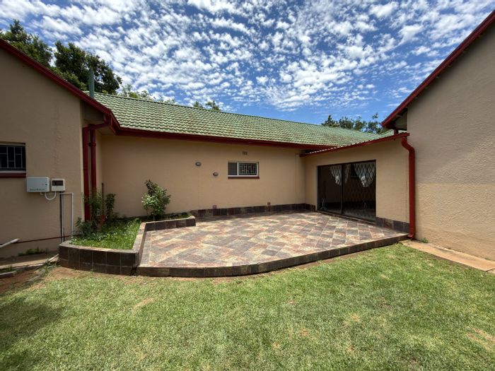 For Sale: House in Orkney Central with 4 bedrooms, study, double garage, and flat.