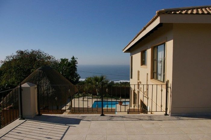 For Sale: Spacious 4-bedroom house with ocean views, pool, and 3 garages in Southbroom Central.