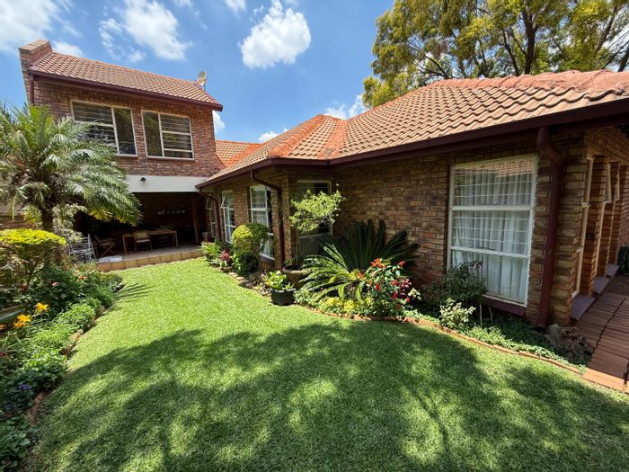 For Sale: Doringkloof House with 4 Bedrooms, Studio, Garden, and Secure Living.