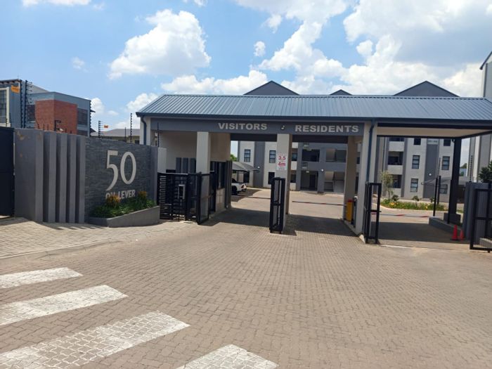 2 Bed Apartment To Rent in Carlswald with Pool, Clubhouse, and 24/7 Security.