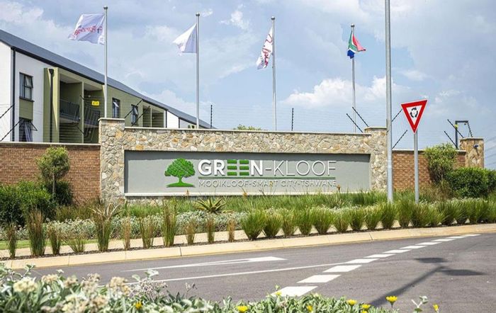 1 Bed Apartment To Rent in Mooikloof with Appliances, Security, and Nature Trails.