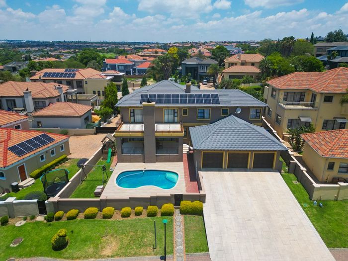For Sale: House in Blue Valley Golf Estate, 7 beds, pool, 6-car garage.