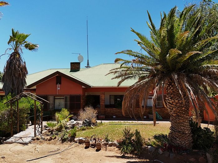 For Sale: Farm in Calvinia Rural with extensive infrastructure and reliable water sources.