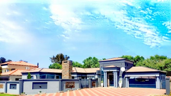 House To Rent in Risiville: 4 bedrooms, garden, secure estate access.