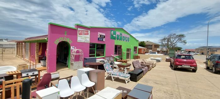 For Sale: Commercial Property in Jeffreys Bay Central - Versatile space with income potential.