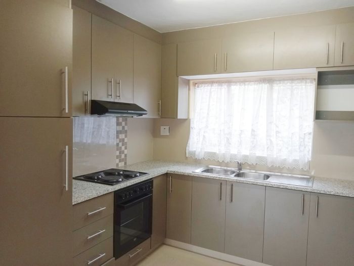 For Sale: North Beach Apartment with 3 Bedrooms, Sunroom, and Secure Access.