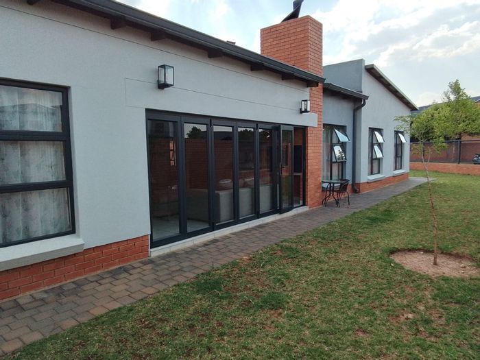 For Sale: House in Six Fountains with 4 beds, solar system, and security.