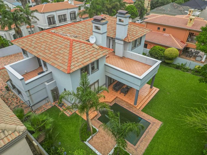 For Sale: House in Blue Valley Golf Estate with pool, garden, and three garages.