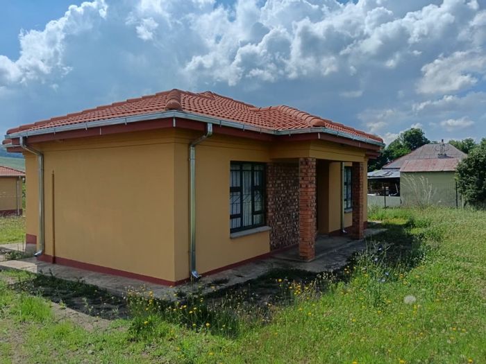 For Sale: House in Kestell Central, 3 bedrooms, mountain views, investment opportunity.