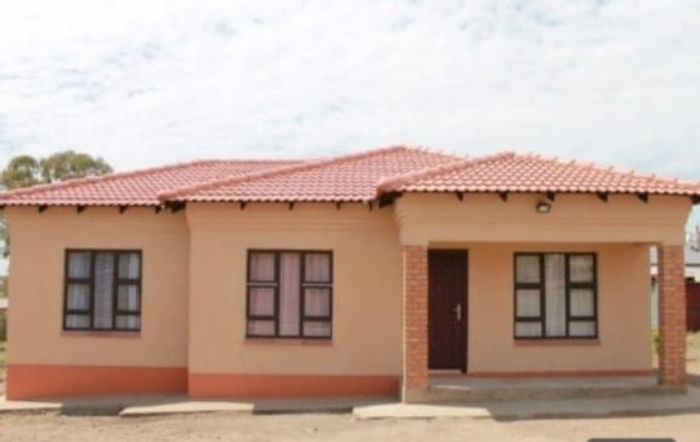 For Sale: House in Kestell Central, 3 bedrooms, mountain views, investment opportunity.